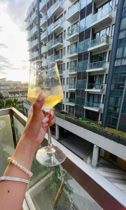 Lovely Unit With Free Wi-Fi & Netflix I Across Naia T3 Airport Manila Ngoại thất bức ảnh
